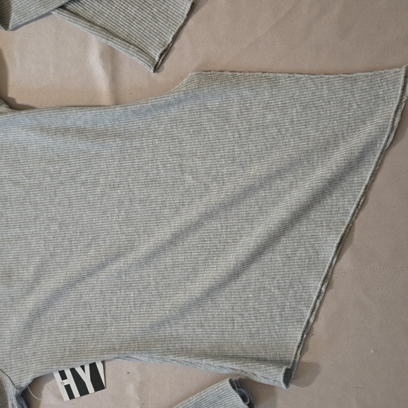 Hyfve Gray Ribbed Mock Neck Long Sleeve Top Size S Asymmetrical Hem NWT - Picture 7 of 7